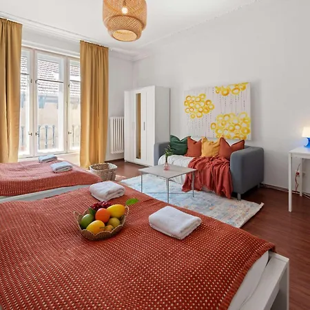 Sunny Art Flat W Balcony Heart Of District Vii Apartmán *