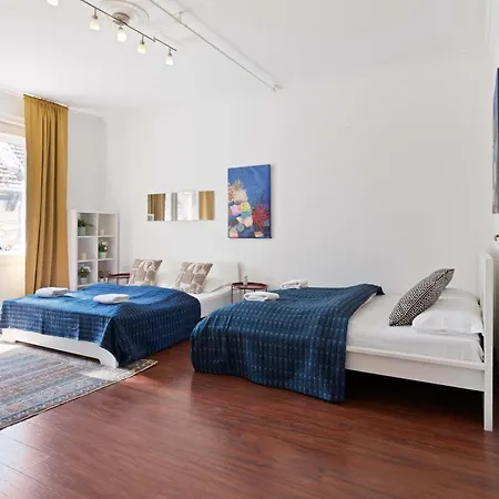 Sunny Art Flat W Balcony Heart Of District Vii *