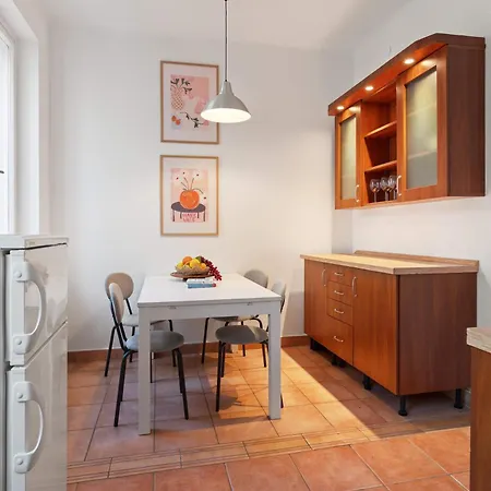 Sunny Art Flat W Balcony Heart Of District Vii *
