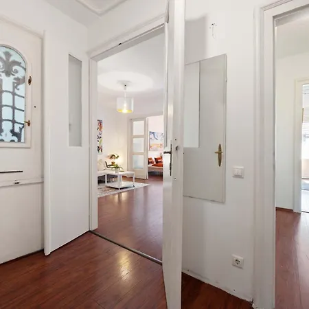 Sunny Art Flat W Balcony Heart Of District Vii *